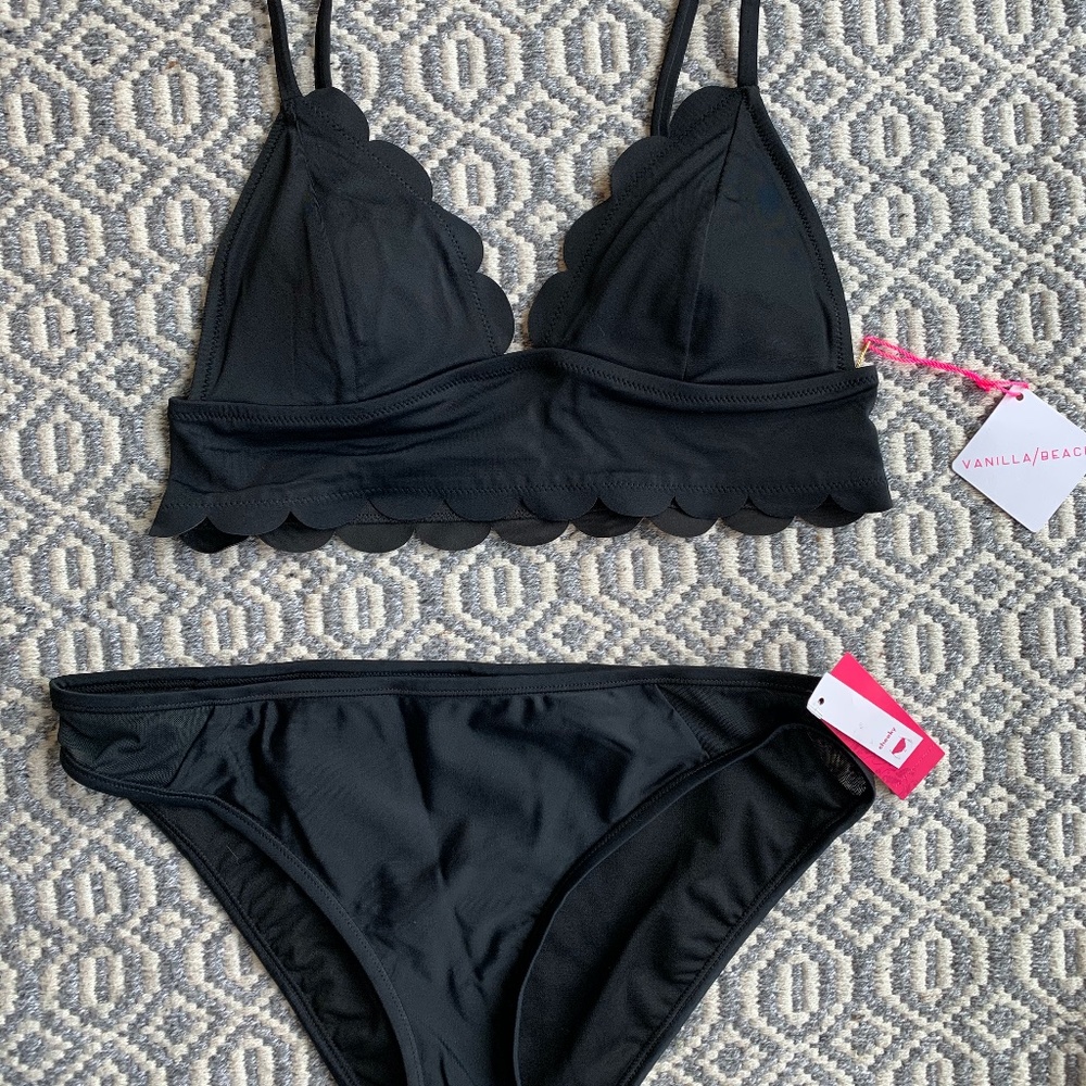 NWT Scalloped Bikini Top & Cheeky Bottoms